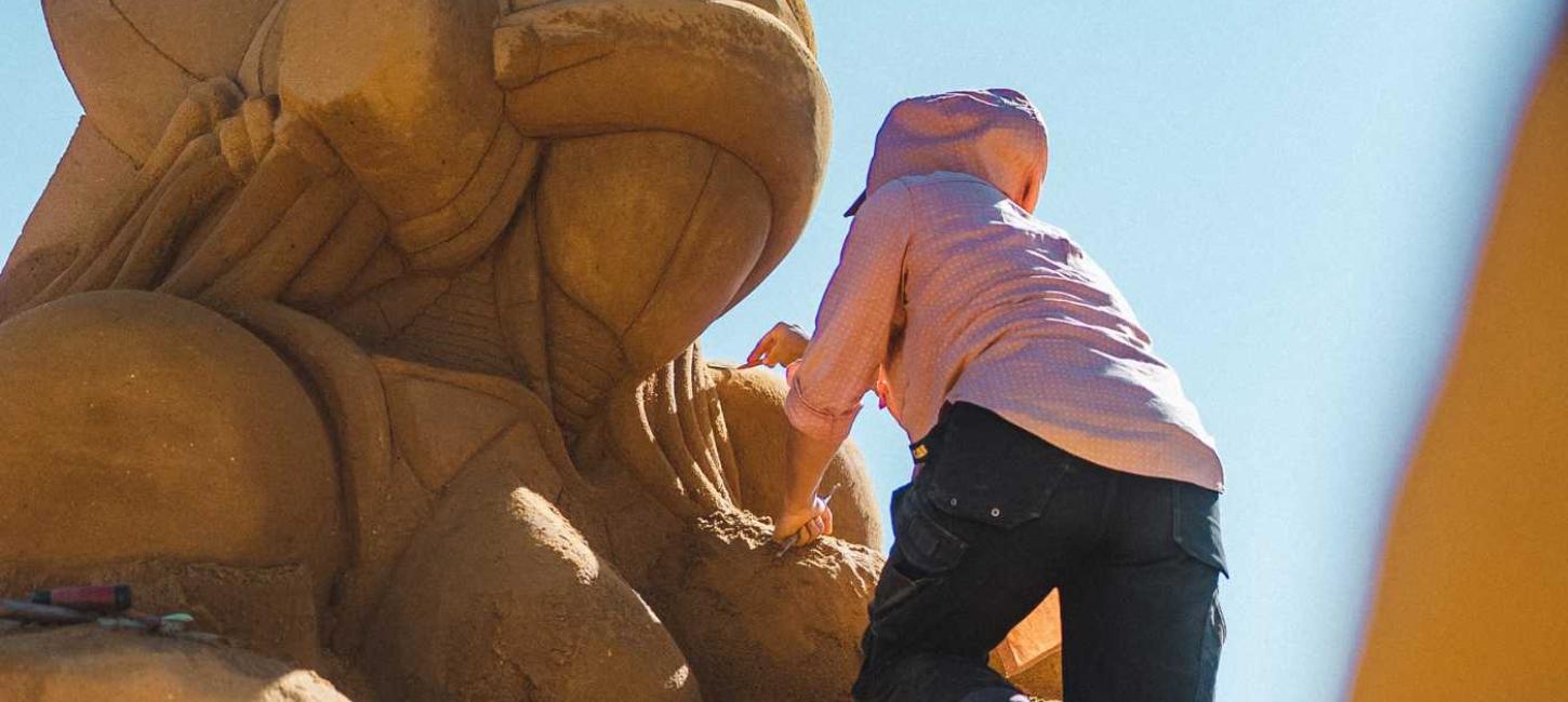 Se de enorme kunstværker i Hundested Sandskulptur Park