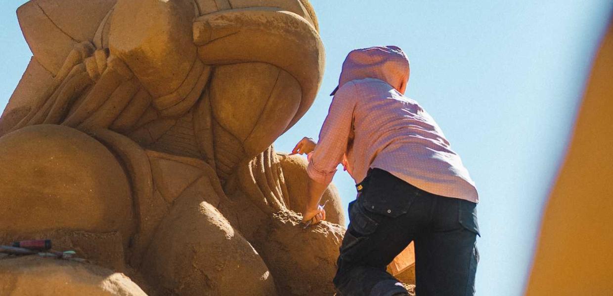 Se de enorme kunstværker i Hundested Sandskulptur Park