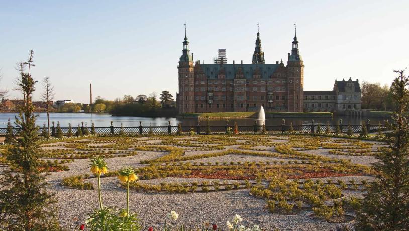 Frederiksborg Slot og den smukke barokhave