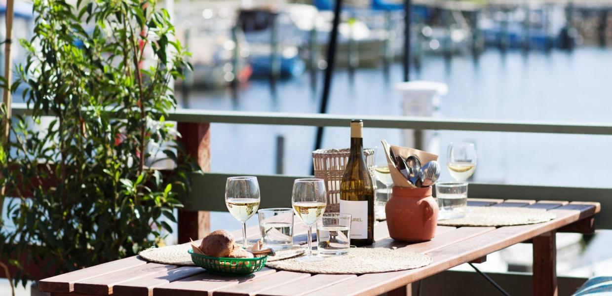 Spis med skøn udsigt fra Lynæs Madbar