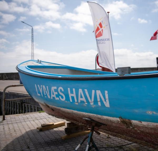 Jolle på Lynæs Havn
