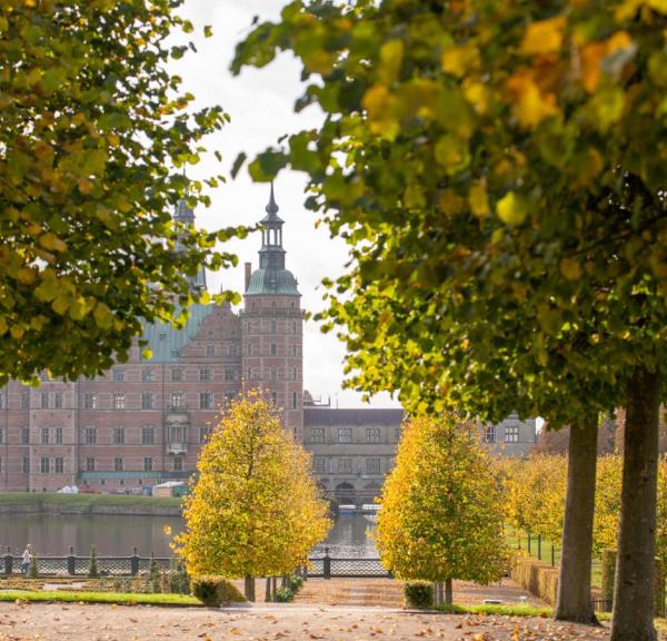 Efterår i slotshaven ved Frederiksborg Slot