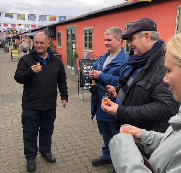 Krydstogtplanlæggere på tur i Nordsjælland. Her i Kajgaden på Hundested havn