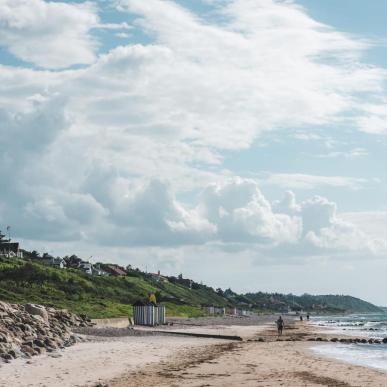 Rågeleje Strand og de ikoniske badehuse