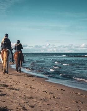 Til hest på Tisvildeleje Strand
