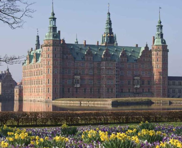 Forår ved Frederiksborg Slot i Hillerød