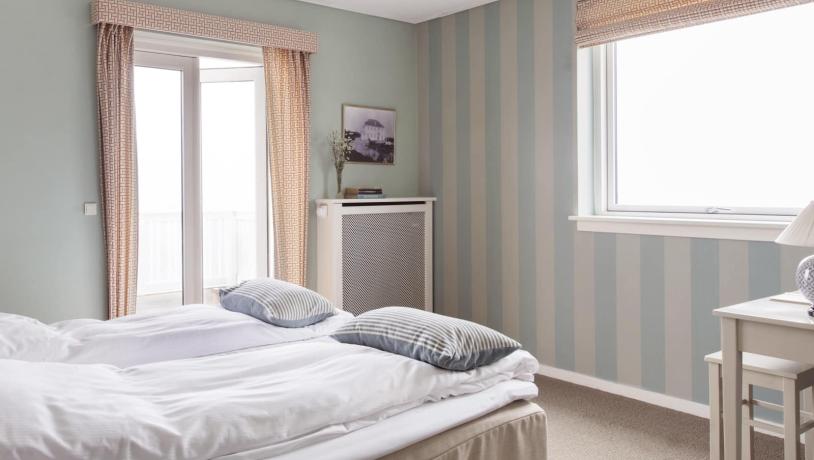 Sov godt i smukke værelser på Helenekilde Badehotel i Tisvildeleje