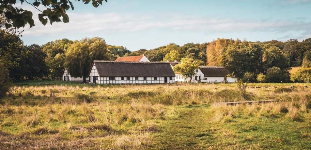 Esrum Kloster ligger midt i Nationalpark Kongernes Nordsjælland og kan bruges som start for din vandreferie eller udendørsaktiviteter. 