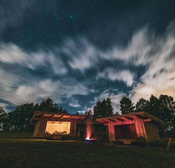 Overnat under åben himmel i Haldbjerg Shelters