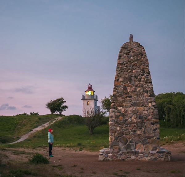 Nyd den smukkeste udsigt over Kattegat, når du besøger Spodsbjerg Fyr.