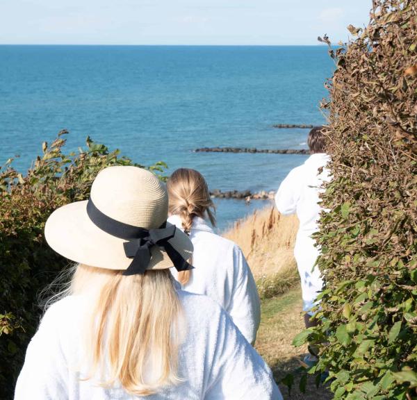 En tur til stranden ved Helenekilde Badehotel i Tisvildeleje