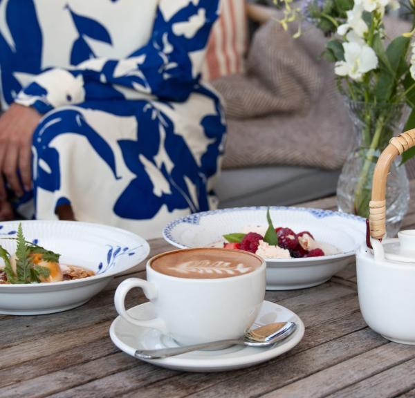 Kaffe på terrassen hos Helenekilde Badehotel