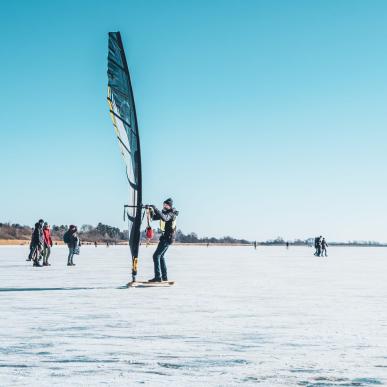 Isbåde og is surfere på Arresø