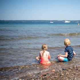 Store badedag ved stranden